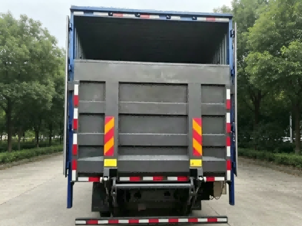 Diepgaande duik in de sector: confrontatie met technisch materiaal – slimme composietpanelen versus hoogwaardig staal versus aluminiumlegering